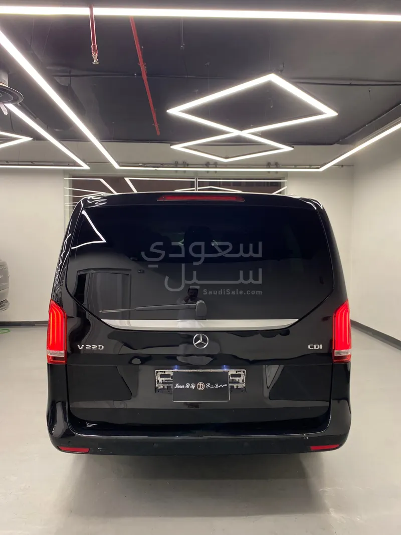 2015 مرسيدس - بنز في 220