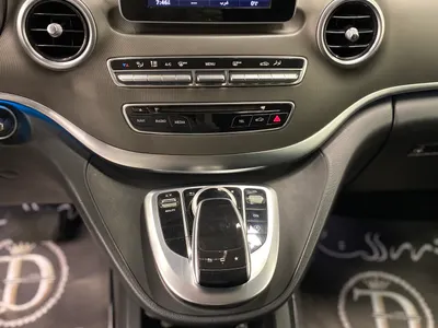 2015 مرسيدس - بنز في 220