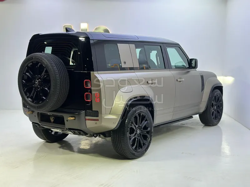 2025 لاند روفر ديفيندر اوكتا