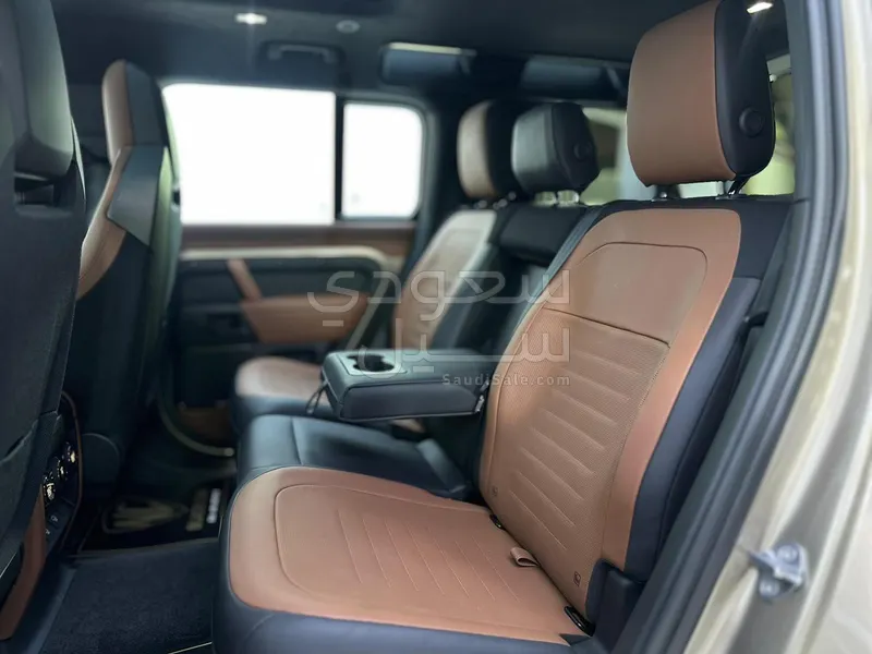 2025 لاند روفر ديفيندر اوكتا