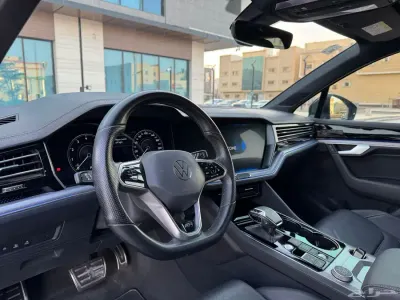 2021 فولكس واجن طوارق أر - لاين