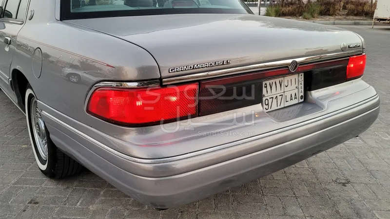 1996 ميركوري جراند ماركيز