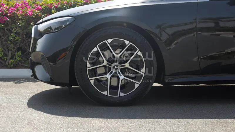 2025 مرسيدس - بنز إي 200