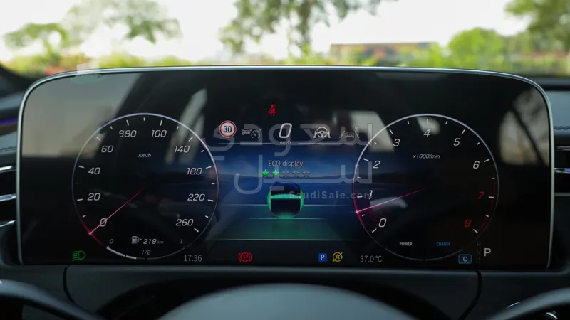 2025 مرسيدس - بنز إي 200