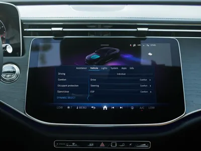 2025 مرسيدس - بنز إي 200