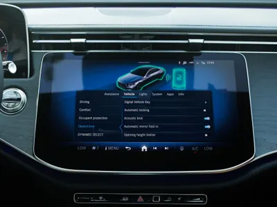 2025 مرسيدس - بنز إي 200