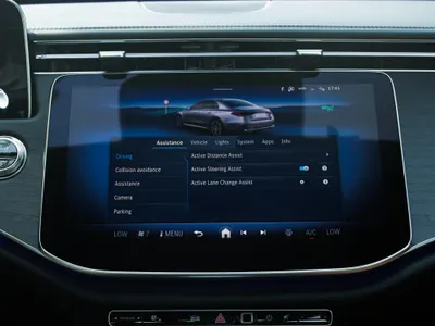 2025 مرسيدس - بنز إي 200