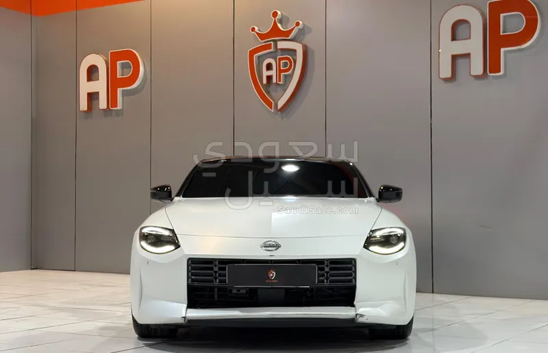 2024 نيسان زد 370