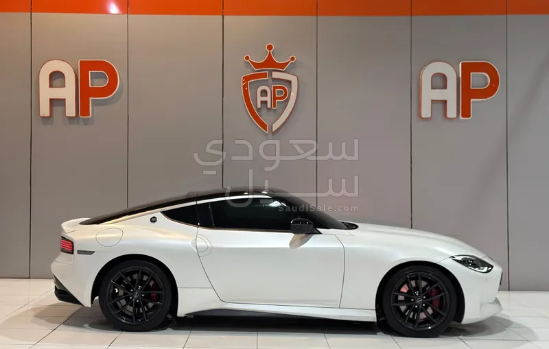 2024 نيسان زد 370