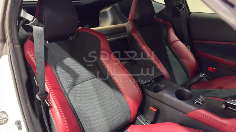 2024 نيسان زد 370