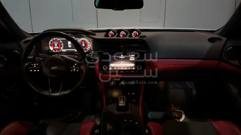 2024 نيسان زد 370