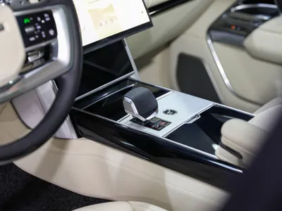 2025 لاند روفر رينج روفر اوتوبيوغرافي