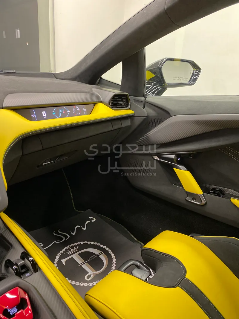 2024 لمبرجيني ريفويلتو