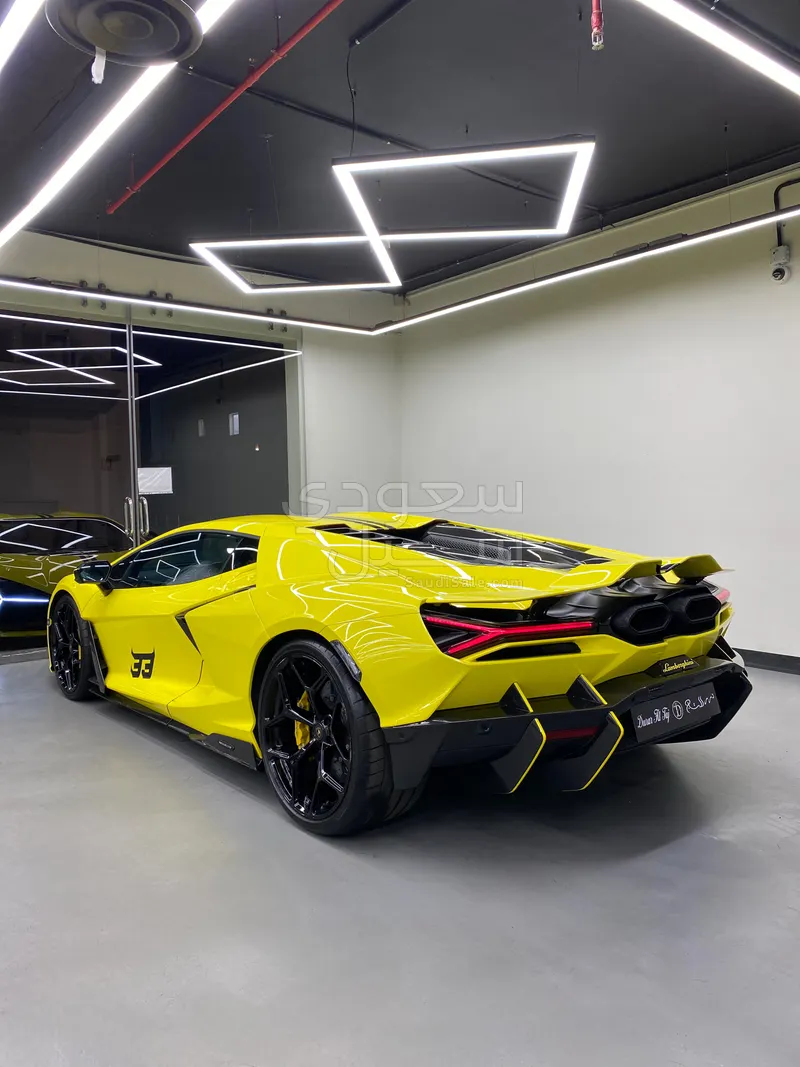 2024 لمبرجيني ريفويلتو