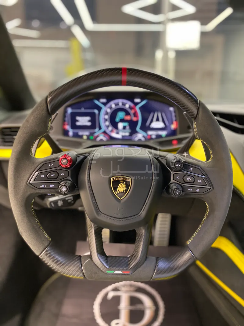 2024 لمبرجيني ريفويلتو