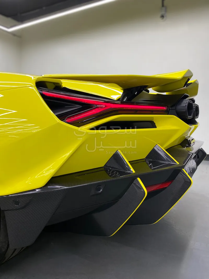 2024 لمبرجيني ريفويلتو