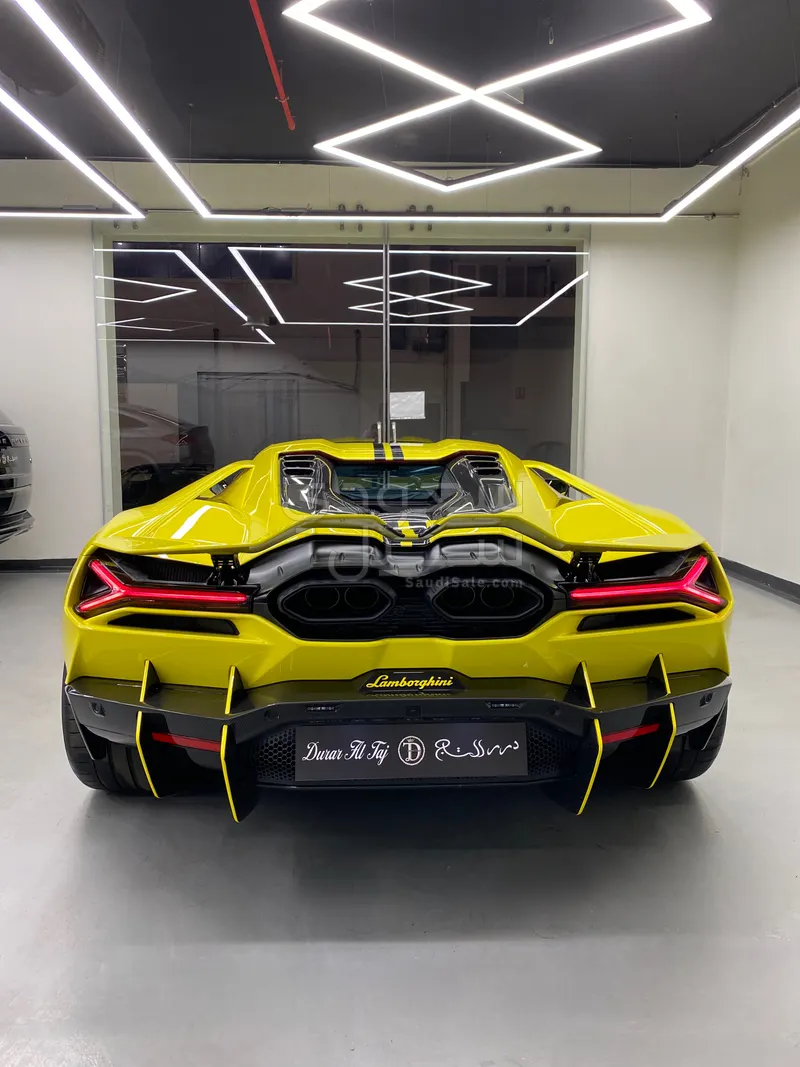 2024 لمبرجيني ريفويلتو