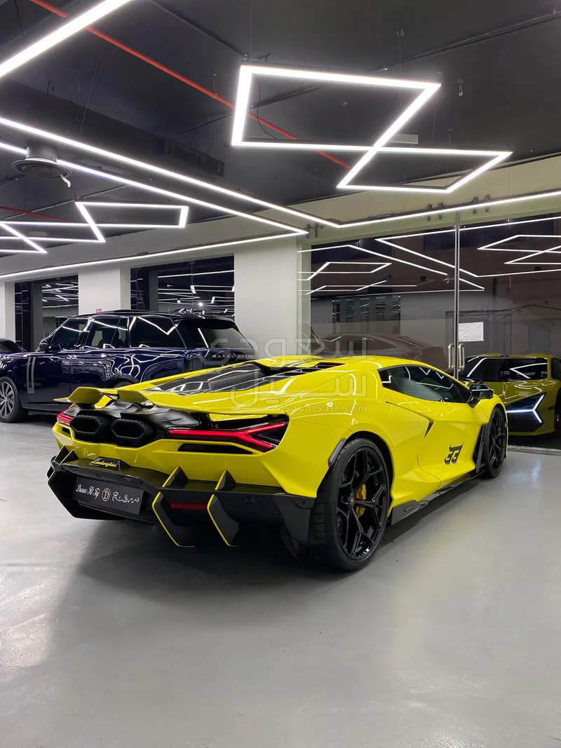 2024 لمبرجيني ريفويلتو