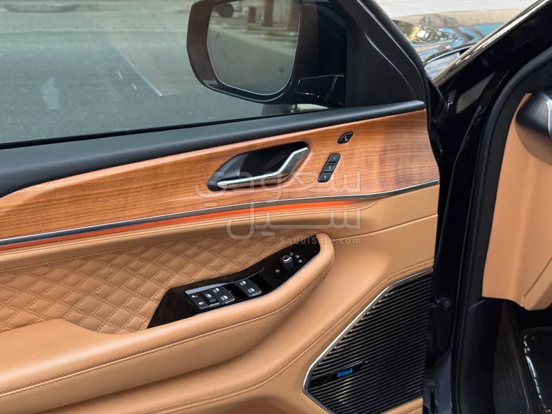 2024 جييب جراند شيروكي ساميت