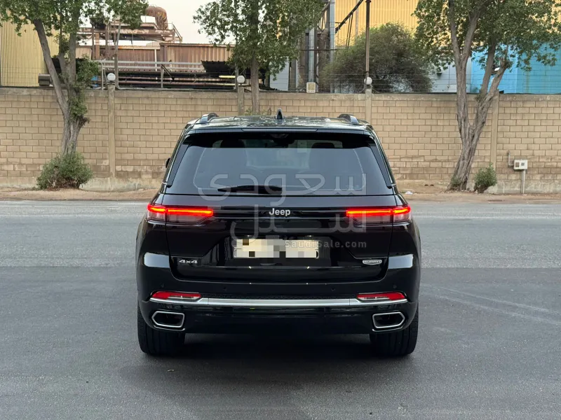 2024 جييب جراند شيروكي ساميت