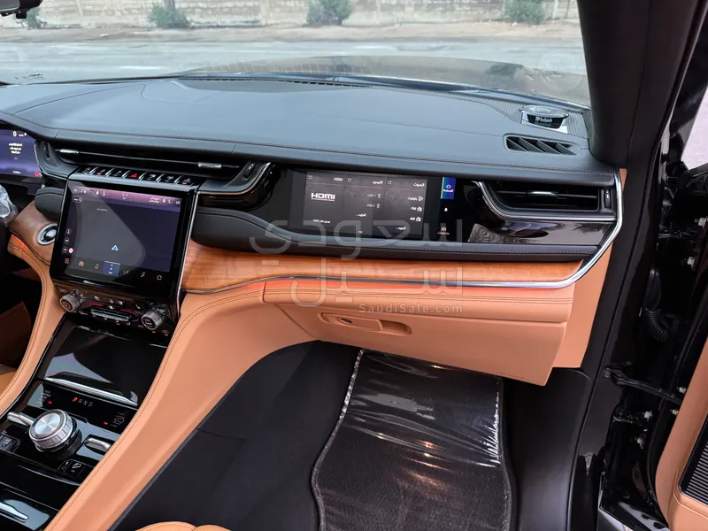 2024 جييب جراند شيروكي ساميت