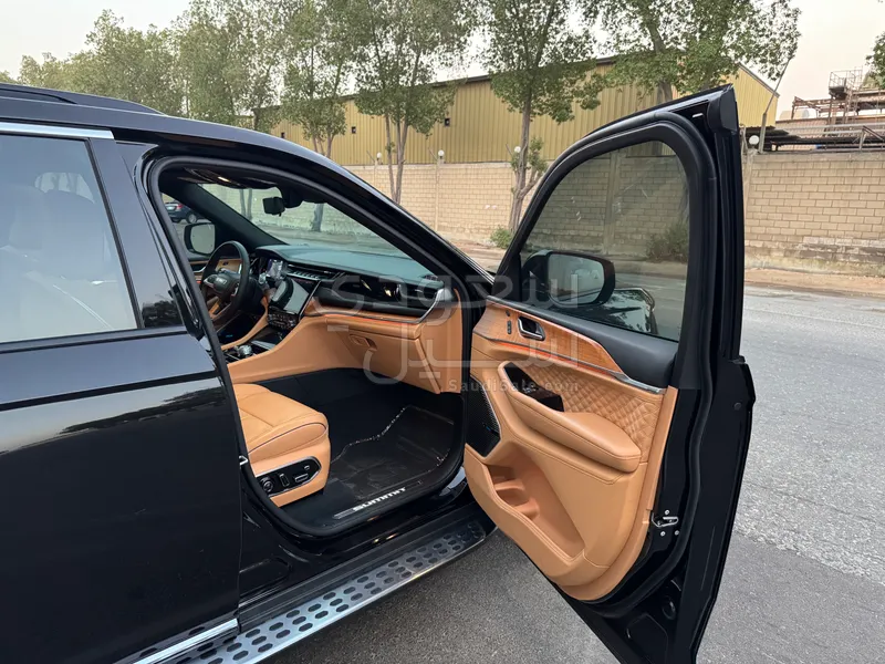 2024 جييب جراند شيروكي ساميت