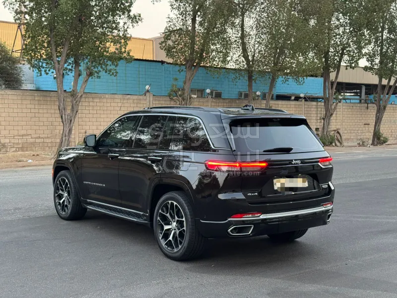 2024 جييب جراند شيروكي ساميت