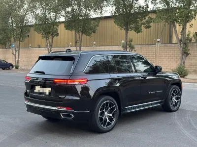 2024 جييب جراند شيروكي ساميت