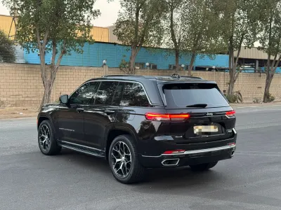 2024 جييب جراند شيروكي ساميت