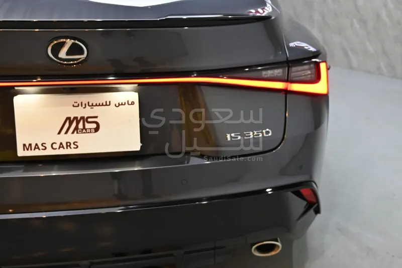 2022 لكزس آي إس 350 إف