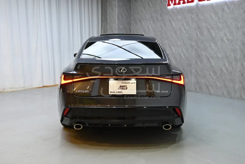 2022 لكزس آي إس 350 إف