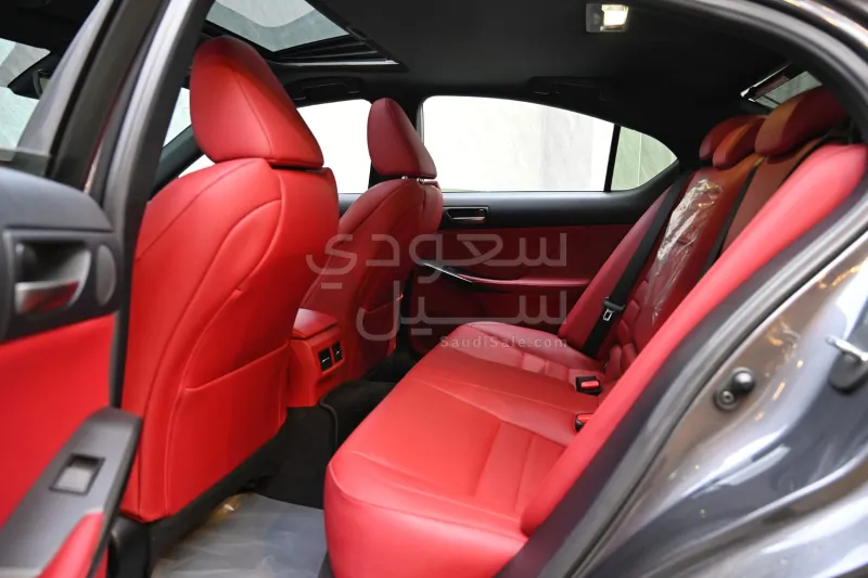 2022 لكزس آي إس 350 إف