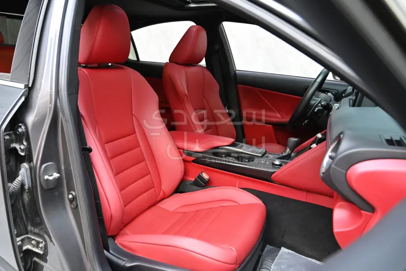 2022 لكزس آي إس 350 إف