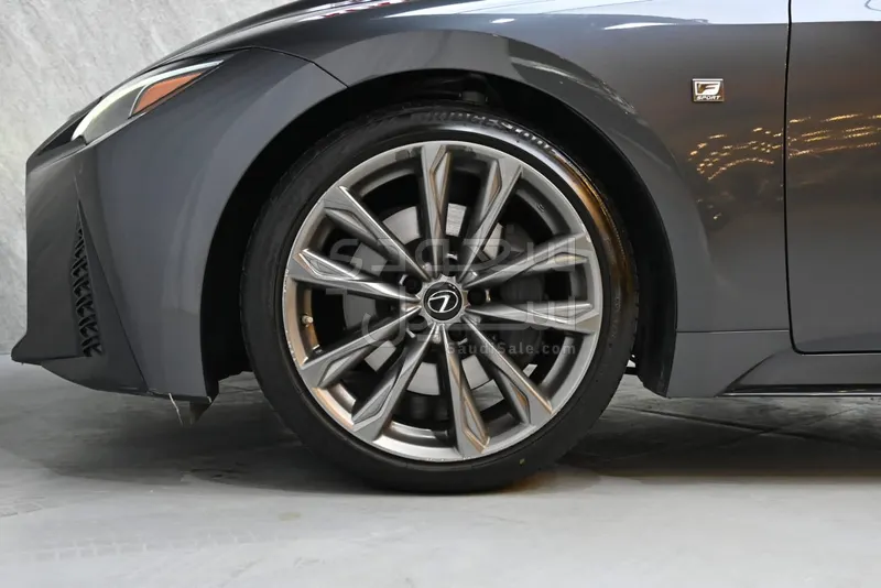 2022 لكزس آي إس 350 إف