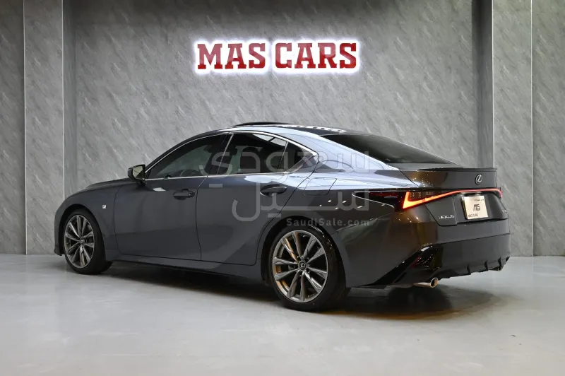 2022 لكزس آي إس 350 إف
