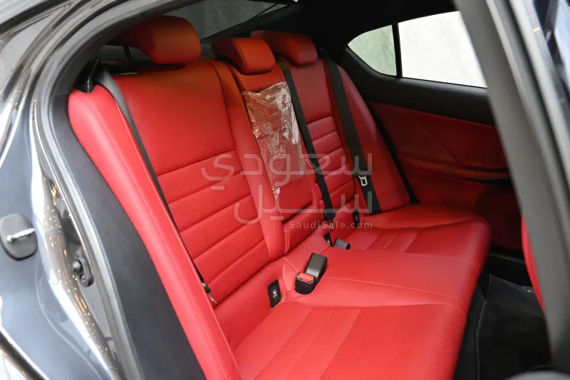 2022 لكزس آي إس 350 إف