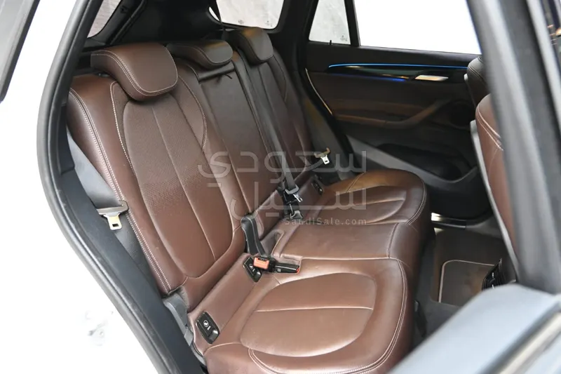 2020 بي ام دبليو الفئة اكس 1