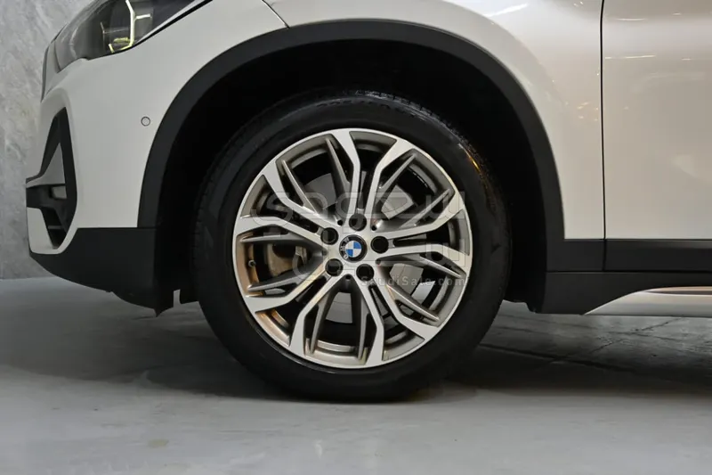 2020 بي ام دبليو الفئة اكس 1