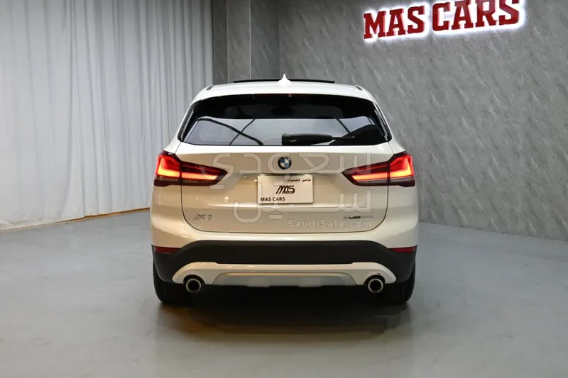 2020 بي ام دبليو الفئة اكس 1