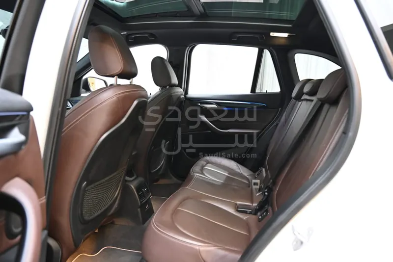 2020 بي ام دبليو الفئة اكس 1