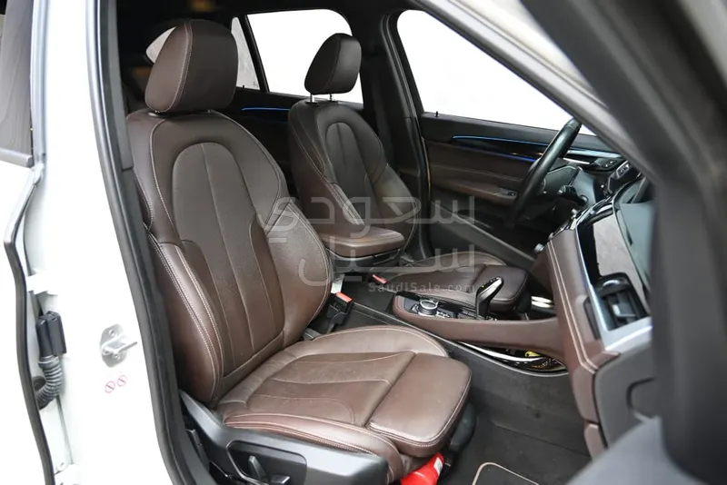 2020 بي ام دبليو الفئة اكس 1