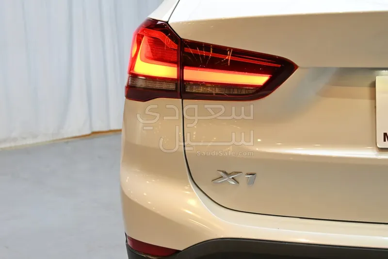 2020 بي ام دبليو الفئة اكس 1