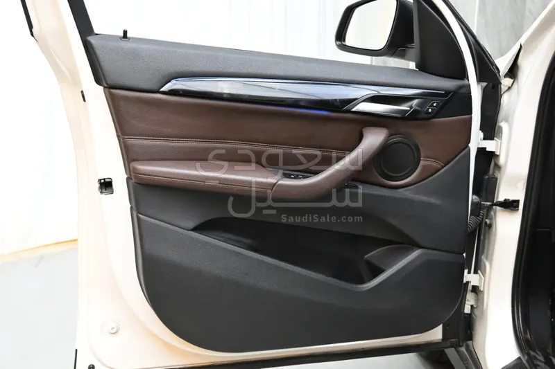 2020 بي ام دبليو الفئة اكس 1