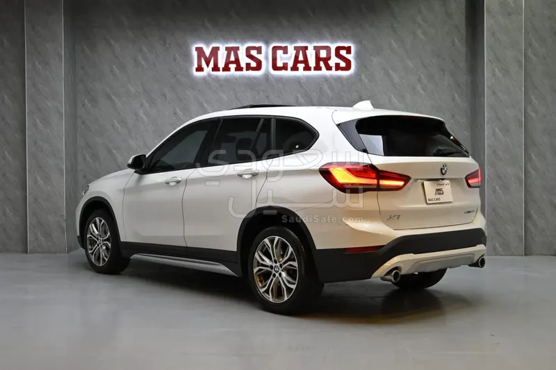 2020 بي ام دبليو الفئة اكس 1