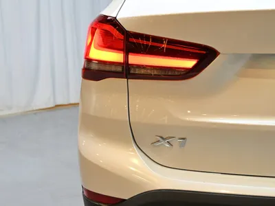 2020 بي ام دبليو الفئة اكس 1