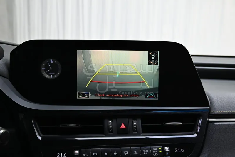 2022 لكزس إي إس 300إتش