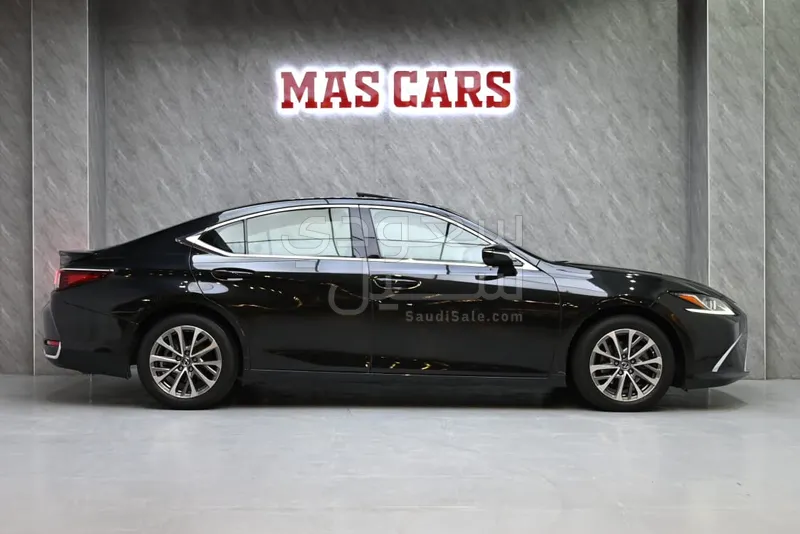 2022 لكزس إي إس 300إتش