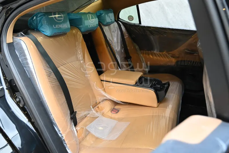 2022 لكزس إي إس 300إتش