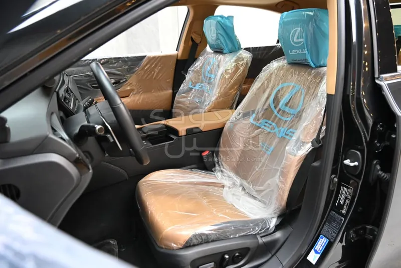 2022 لكزس إي إس 300إتش