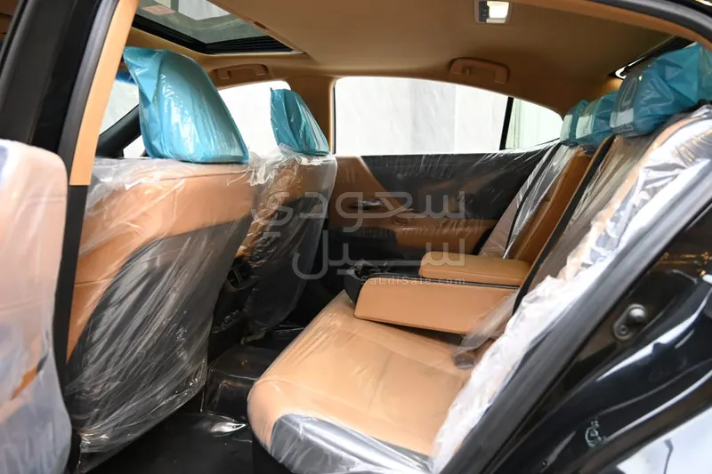 2022 لكزس إي إس 300إتش